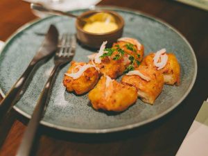 シェアして食べるのに最適な一口サイズ。