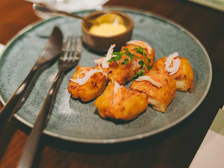 シェアして食べるのに最適な一口サイズ。