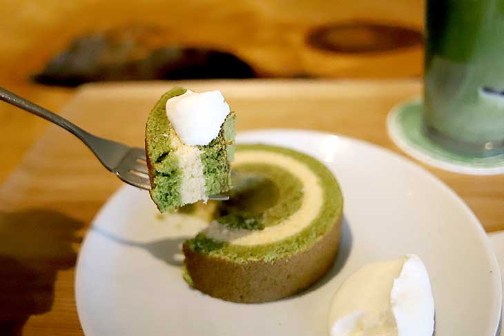 そもそも京ばあむが美味しいのでクリームの甘さは控えめ 