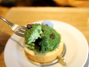 豪華なこちらのご褒美Baumはまたプレーンな京ばあむとは違った味わい ［食楽web］