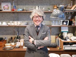 【おじさんは宝石だ！vol.2】富山の老舗『純喫茶ツタヤ』4代目マスター・宇瀬さん／スーツもクラシックカーも歳を重ねるごとに似合っていく