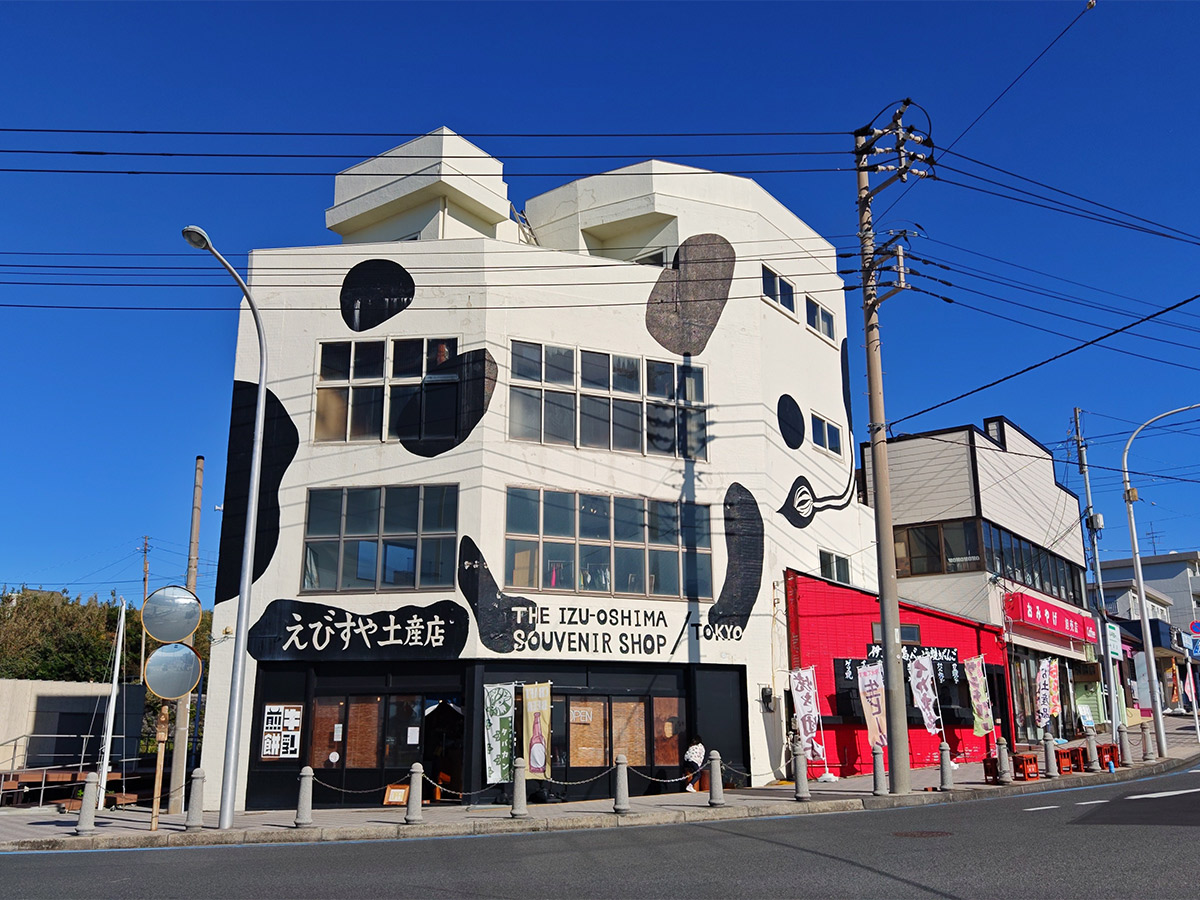 かわいい牛柄の建物が目印