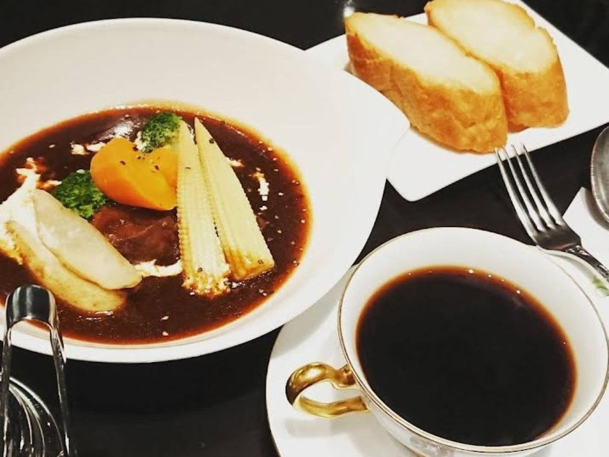 ランチのビーフシチューセット1,500円（伊丹空港店にて。価格は取材時のもの）