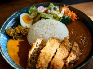 お気に入りの「バーグカツカレー」1,600円。定番メニューでもあります