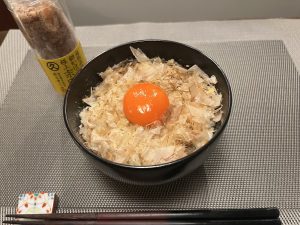 炊きたてのご飯の上で宗田節が踊る
