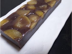 見目麗しい「生栗蒸し羊羹」