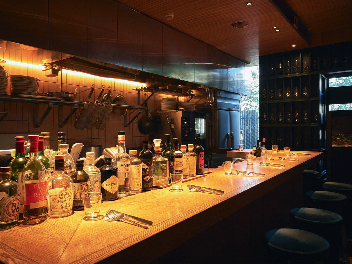 カウンター8席、テーブル4席の隠れ家レストランとして、静かな存在感を放つサンチーロ