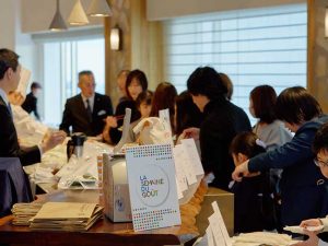 会場でのビュッフェ風景