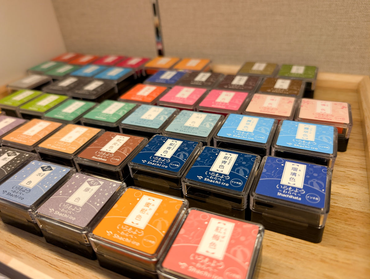 スタンプ台の色味の種類も豊富! 思わず惚れてしまう美しさ