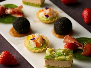 帆立のタルタルや蛸のアランチーニ、生ハムなどイタリアンらしいセイボリー