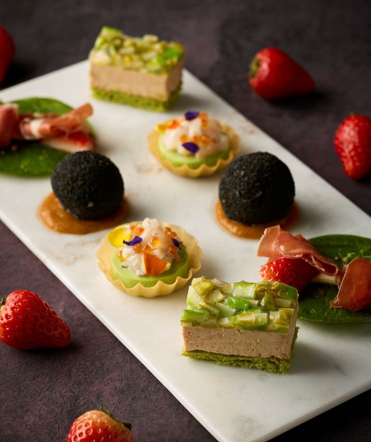 帆立のタルタルや蛸のアランチーニ、生ハムなどイタリアンらしいセイボリー