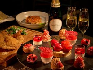 人気イタリアンメニューにストロベリースイーツ、シャンパンも堪能