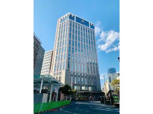 『横浜ベイシェラトン ホテル＆タワーズ』は横浜駅西口からすぐ、アクセス抜群