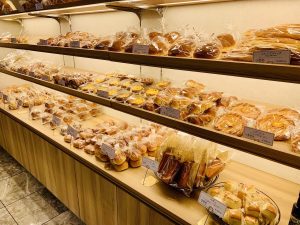 店内には手塩にかけて作られたパンが並びます