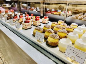 ホテルメイドのスイーツも見とれてしまう