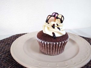 486円。スポンジケーキにのるクリームは基本的にバニラ