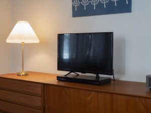 リビングや書斎では、モニター台やテレビ台にも