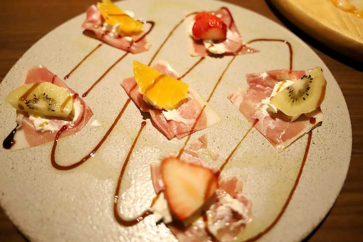 生ハムとマスカルポーネフルーツ990円