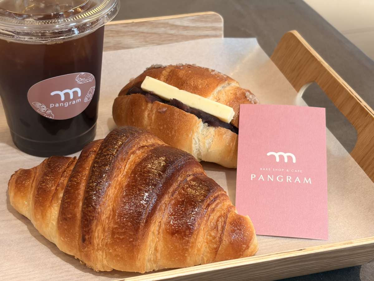 「バタークロワッサン」300円、「塩あんバター」260円（共に税別）