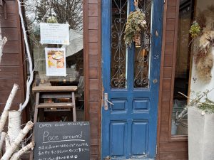 『pace around』外観