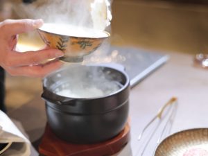 炊き立ての土鍋ご飯